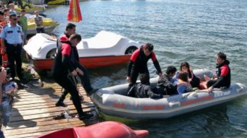 Deniz Bisikleti Alabora Oldu, 5 Kişi &Ouml;l&uuml;mden D&ouml;nd&uuml;