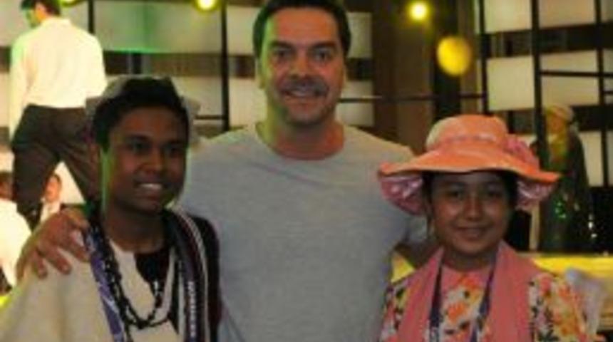 Ünlü Şovmen Beyaz, Türkçe Olimpiyatları Öğrencileriyle