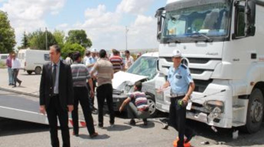 Kırşehir'de Sivil Polis Aracı İle Tanker &Ccedil;arpıştı: 1 Yaralı