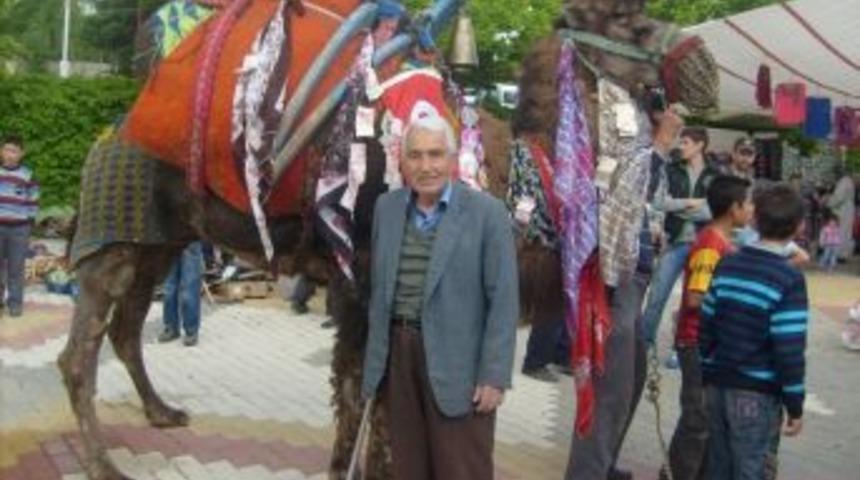 Hisarcık'ta &Ouml;ğrenciler Yararına Deve Kestiler