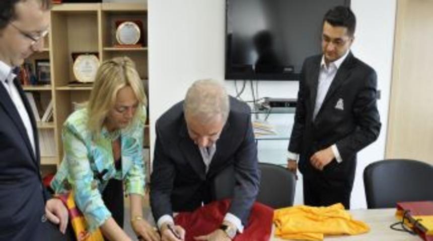 Melikşah'lı &Ouml;ğrenciler Yılın Spor Kul&uuml;b&uuml; Başkanı Olarak &Uuml;nal Aysal'ı Se&ccedil;ti