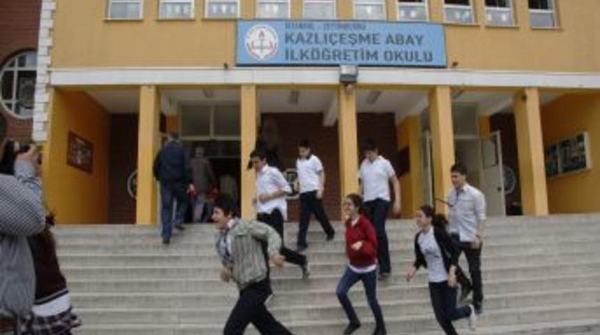 İstanbul'daki Deprem Tatbikatı Ger&ccedil;eği Aratmadı