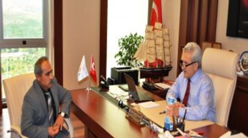 Rekt&ouml;r &Ouml;zdemir'in Sosyal Duyarlılığı Mağdur Aileyi Mutlu Etti