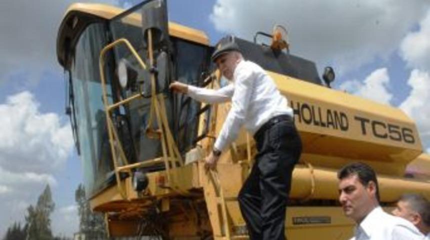 Bayraktar Bi&ccedil;erd&ouml;verle Buğday Hasadı Yaptı