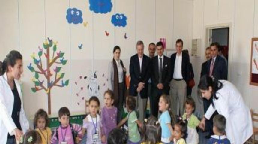 Abd'li Senat&ouml;r Dick Durbin, Konteynır Kenti Ziyaret Etti