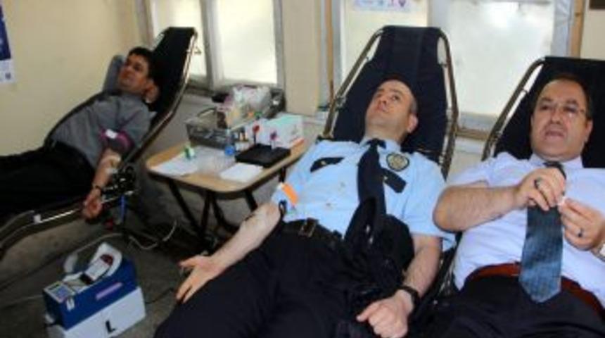 Karab&uuml;k Emniyetinden Kan Bağışı