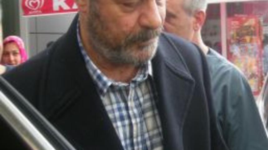 Kadir İnanır Trabzon'da Kaza Ge&ccedil;irdi