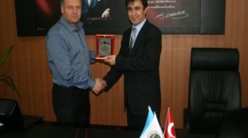 Asimder'den Merkez K&ouml;ydes M&uuml;d&uuml;r&uuml; &Ccedil;arman'a Teşekk&uuml;r Plaketi