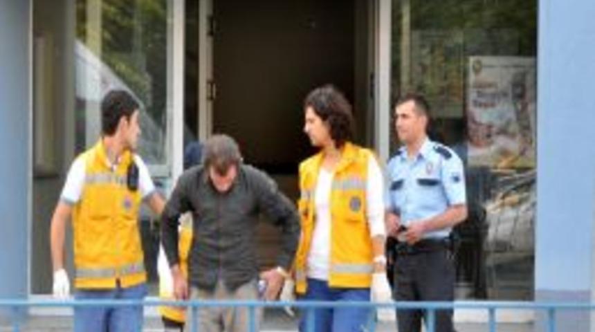 Bolu'da Birbirlerini Yaralayan İki Arkadaş Ambulansla Hastaneye Kaldırıldı