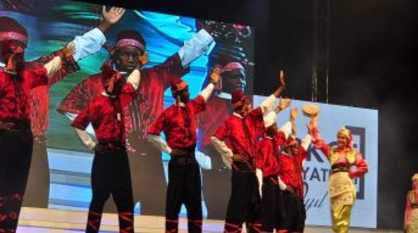 T&uuml;rk&ccedil;e Sevdalıları Yunus Emre&rsquo;nin Torunlarıyla Buluştu