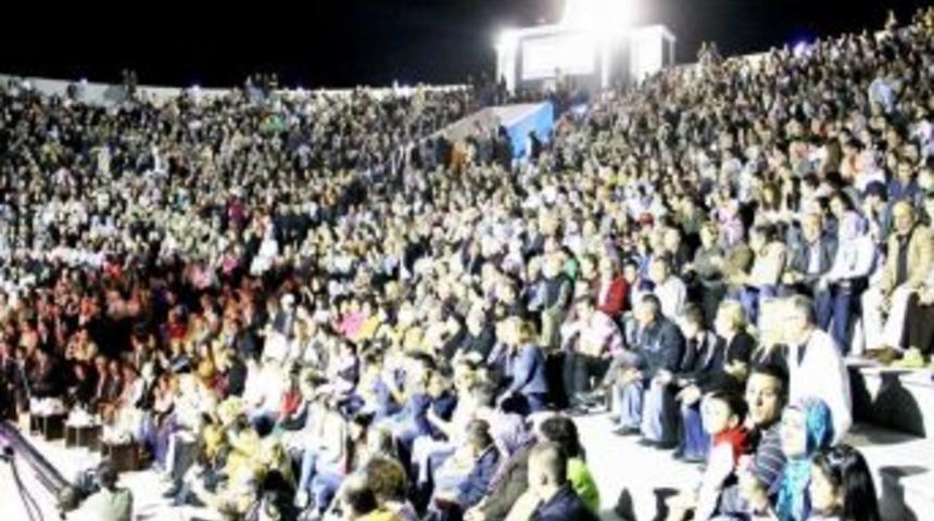 Milattan Sonra Yapılan En B&uuml;y&uuml;k Amfi Tiyatroda İlk Konser Verildi