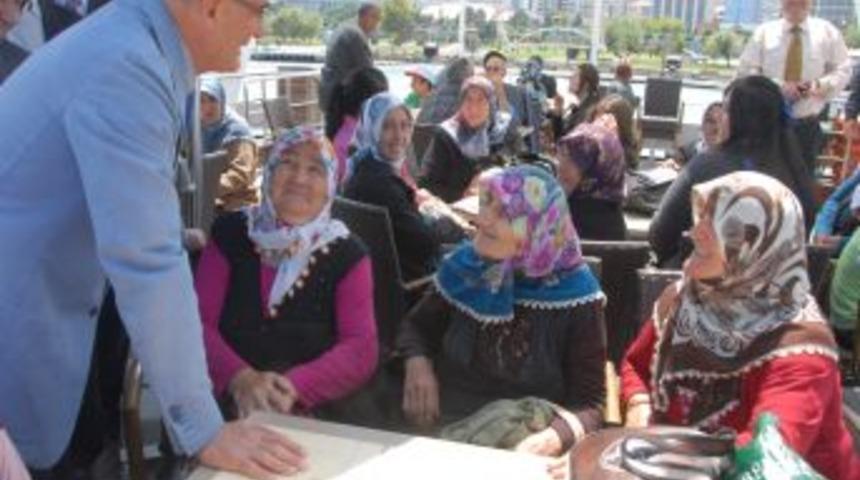 Yılmaz, 17 K&ouml;yden &Ouml;ğrencileri Ağırladı