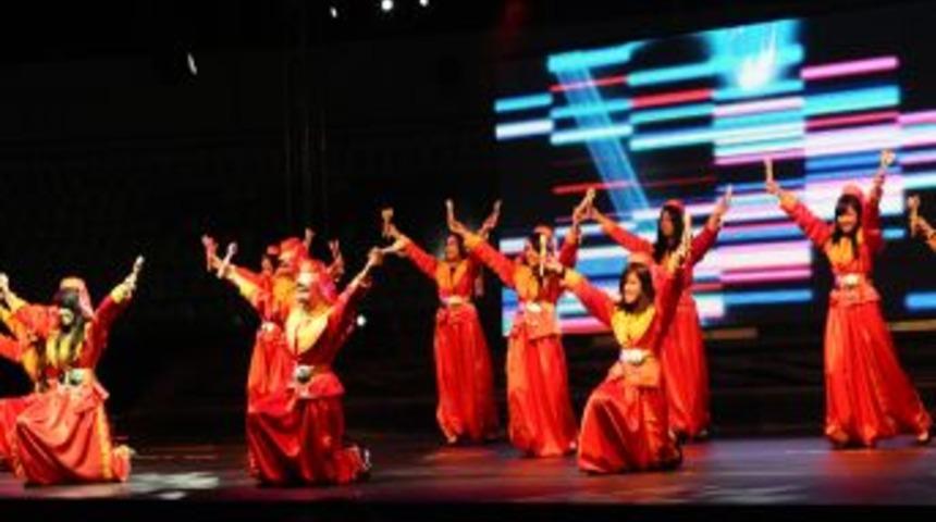 D&uuml;nya &Ccedil;ocukları Sivas'ı Coşturdu