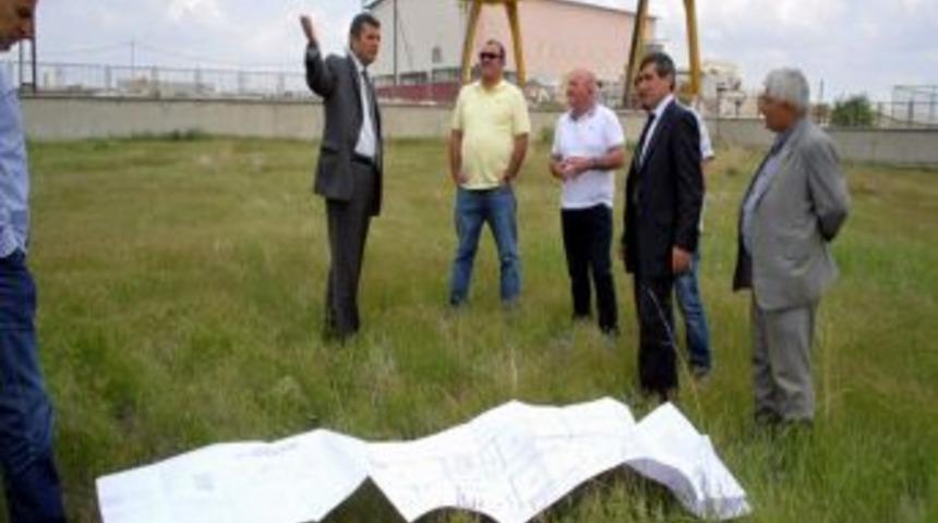 Okul Arazisini İncelediler