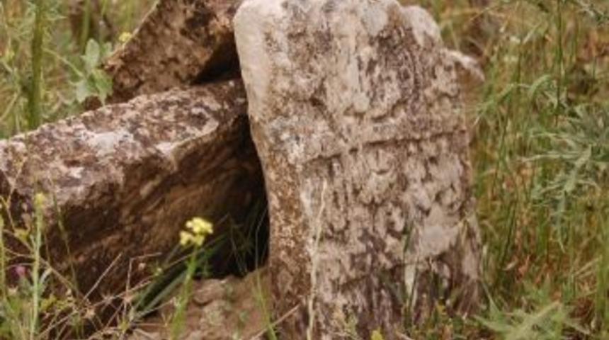 Batman'da 13 Metrelik Mezar Hayrete D&uuml;ş&uuml;r&uuml;yor