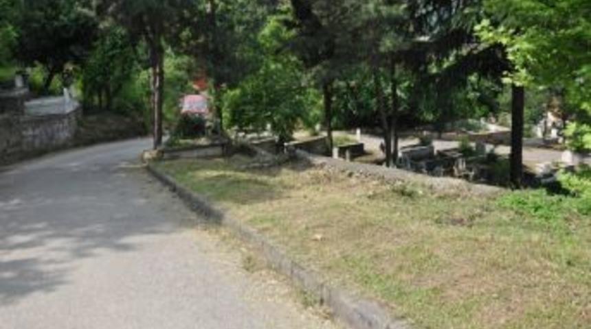 Zonguldak Belediyesi Mezarlıkları Temizliyor