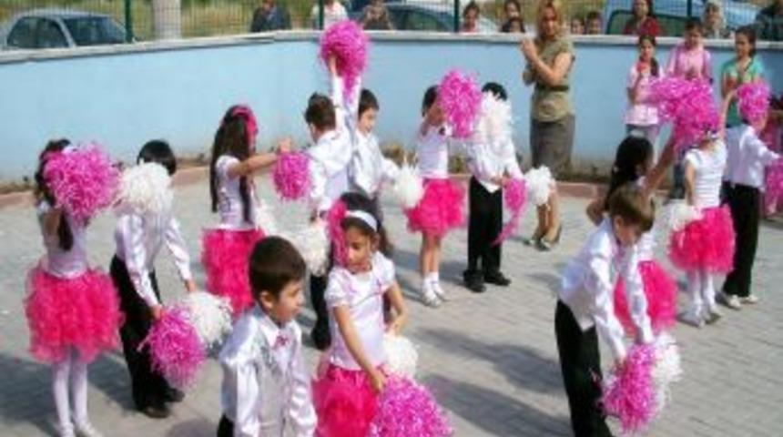 Akhisar'da Minik &Ouml;ğrencilerin Yıl Sonu G&ouml;sterisi