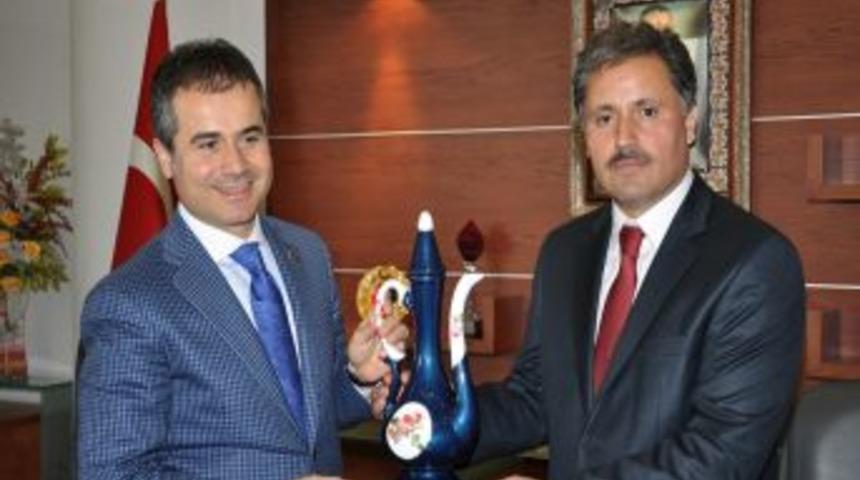 Bakan Kılı&ccedil;'tan Belediyeye Ziyaret