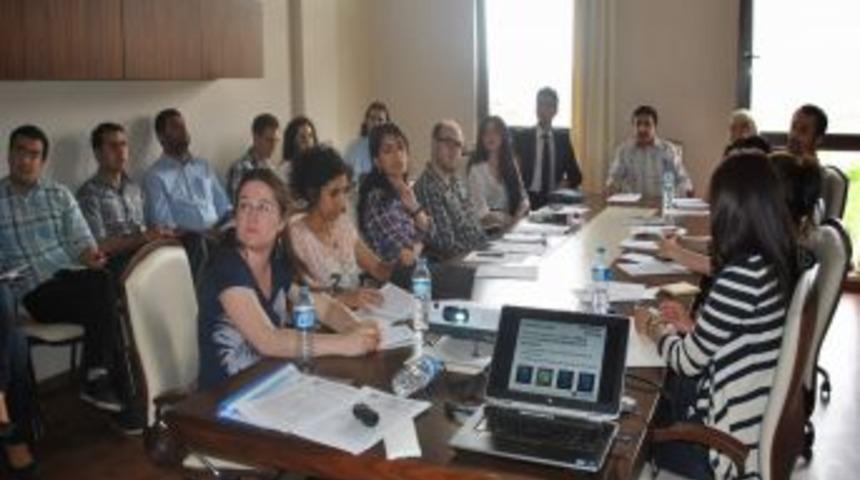 Yabancı Diller Y&uuml;ksekokulu Okutmanları Hizmet İ&ccedil;i Eğitimde