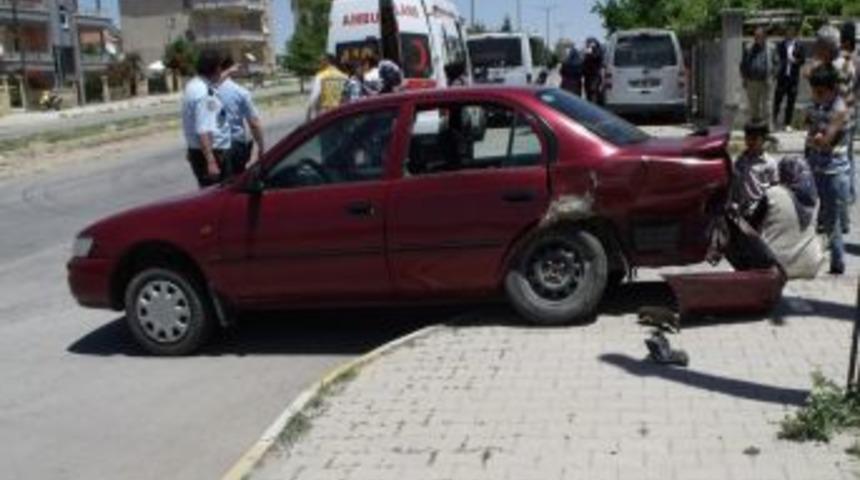 Karaman'da Otomobil İle Ambulans &Ccedil;arpıştı: 4 Yaralı