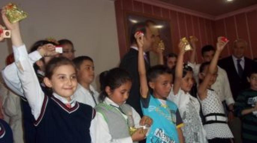 Kırıkkale'de D&uuml;zenlen Okuma Yarışmasında Başarı G&ouml;steren &Ouml;ğrenciler &Ouml;d&uuml;llerini Aldı