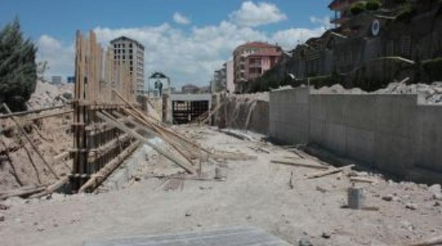 Necip Fazıl K&ouml;pr&uuml;l&uuml; Kavşağı Yapım &Ccedil;alışmaları S&uuml;r&uuml;yor