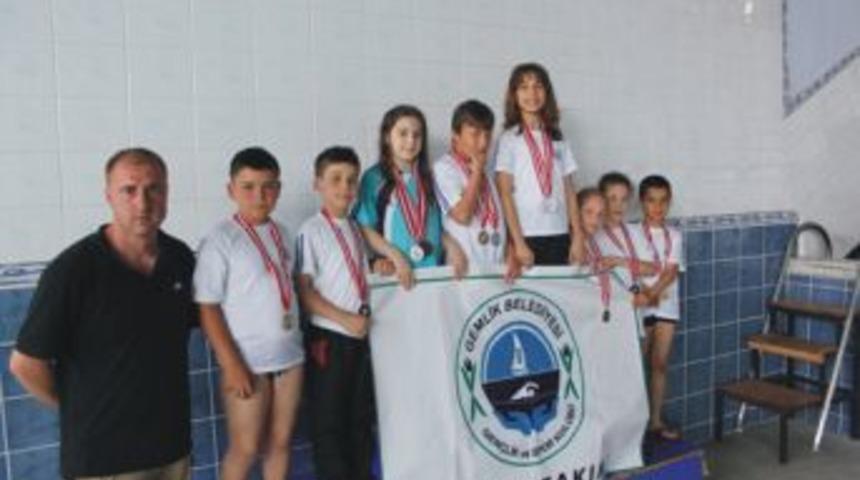 Gemlik Belediyespor yüzme takımına 14 madalya