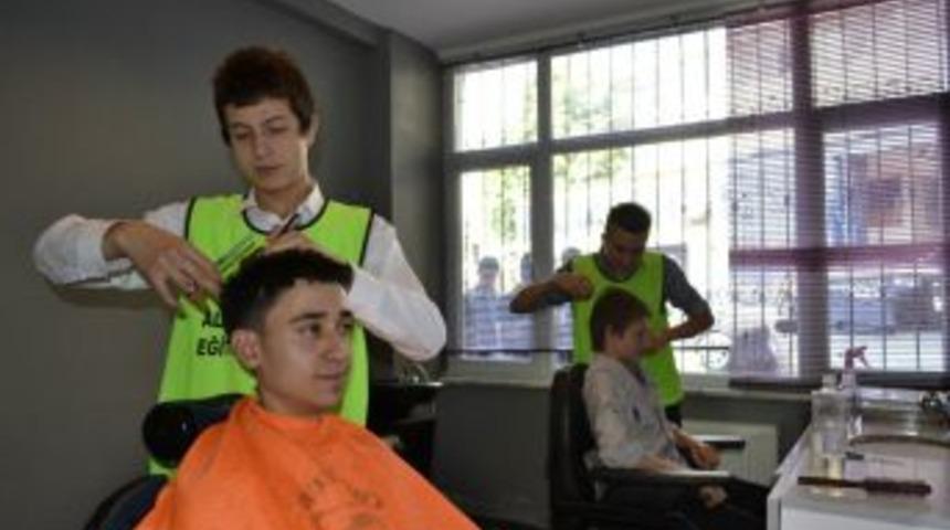 Geleceğin berberleri yetişiyor