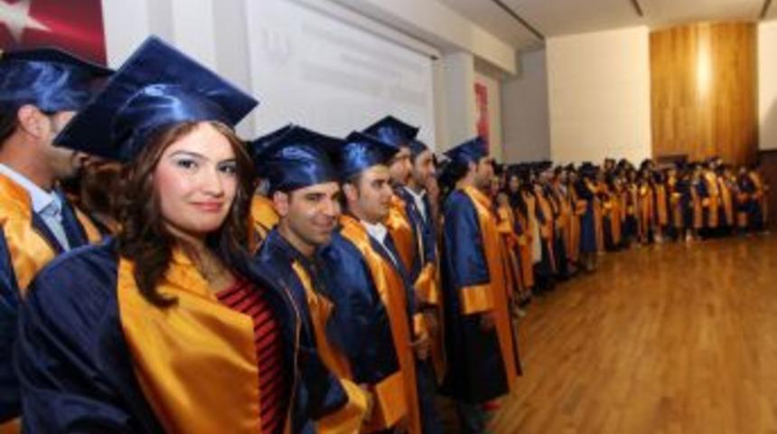 M&Uuml; Turizm İşletmeciliği Ve Otelciliği Y&uuml;ksekokulu&rsquo;nda Mezuniyet Sevinci