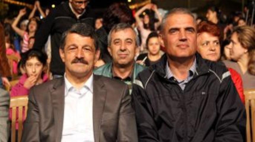 Sanatçı Sezai Çağdaş Bartın Çilek Festivalinde Konser Verdi