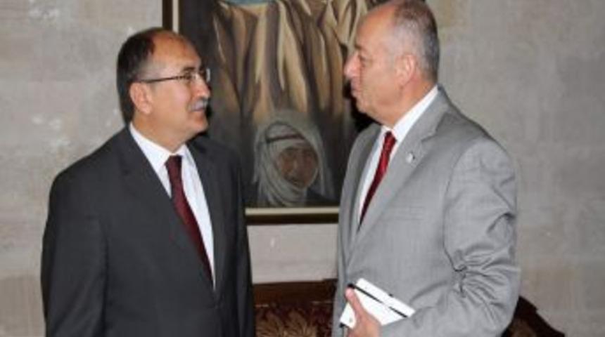 Tapu Kadastro B&ouml;lge M&uuml;d&uuml;r&uuml; Postacı'dan Vali Savaş'a Ziyaret