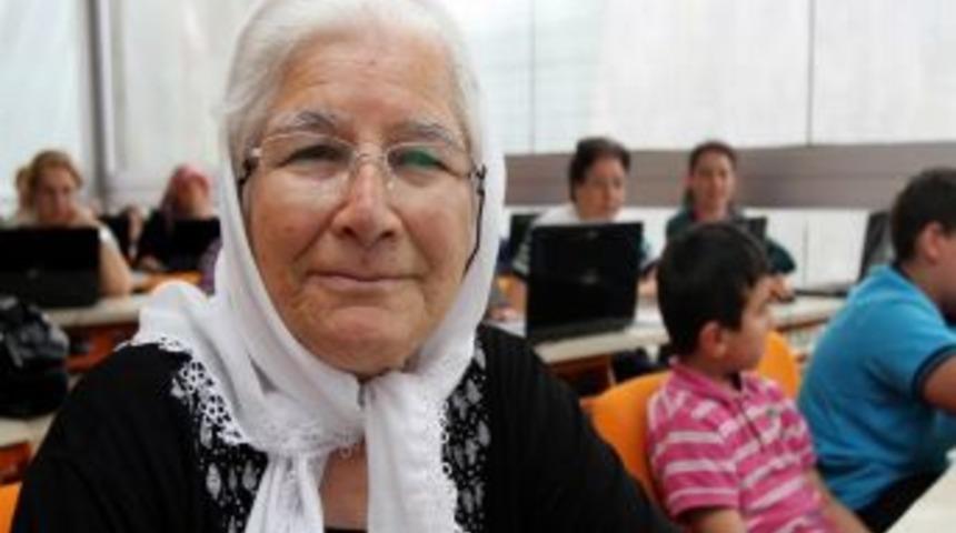 TTNET, 72 Yaşındaki Mukaddes Sezer&rsquo;i Internetle Tanıştırdı