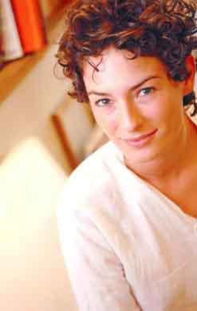 EV SAHİBİNİN KIZI SAYESİNDE &Uuml;NL&Uuml; OLDU 10