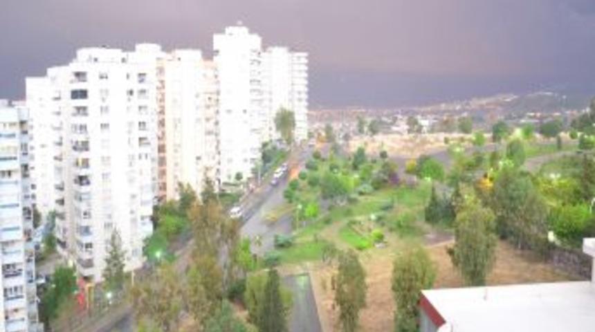 G&ouml;k G&uuml;r&uuml;lt&uuml;s&uuml; Ve Yağmur Korkuttu