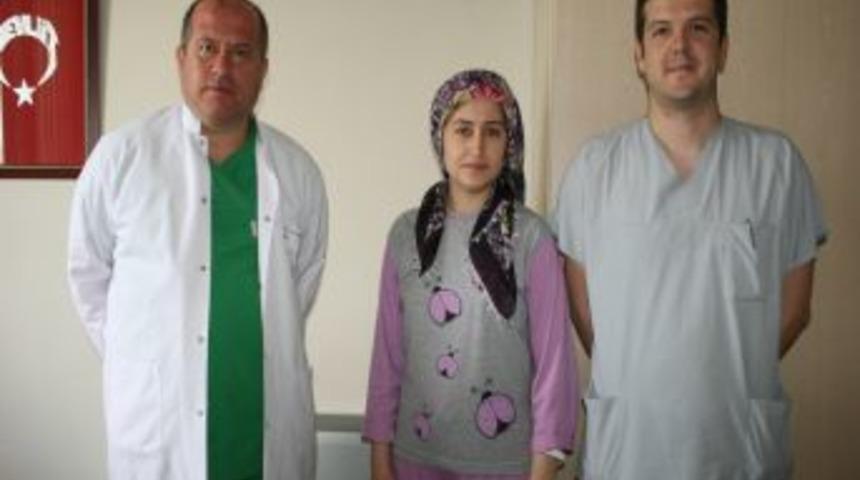 D&uuml;zce &Uuml;niversitesi Hastanesi'nde İleri Laparoskopik Y&ouml;ntemle Dalak Ameliyatı Ge&ccedil;iren 20 Yaşındaki Nurhan Yıldız Bir G&uuml;nde Ayağa Kalktı