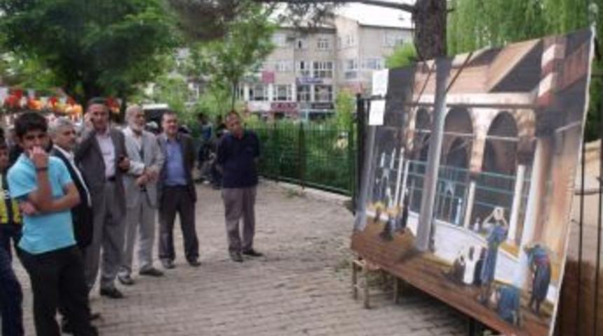 &Ouml;ğrenciler Yaptıkları Resimlerin Parasını Camiye Bağışladı