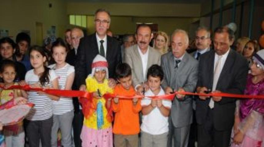 İzmit Belediyesi Eğitime Desteğini S&uuml;rd&uuml;r&uuml;yor