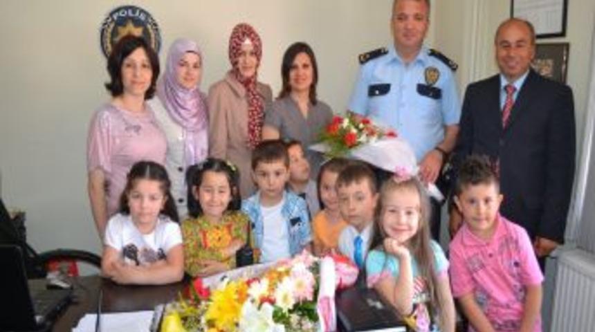 Minik &Ouml;ğrencilerden Emniyet M&uuml;d&uuml;r&uuml; Baş'a Ziyaret