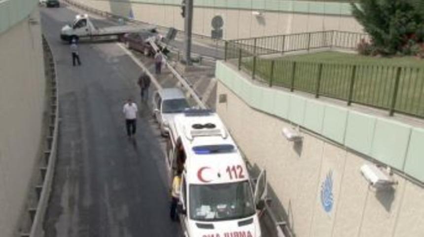 Yaşlı &Ccedil;ift, Hurdaya D&ouml;nen Otomobilden Sağlam &Ccedil;ıktı