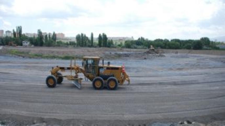 Harikalar Diyarı'nda Hummalı &Ccedil;alışma