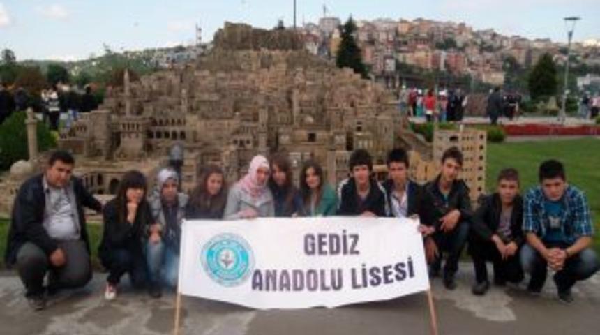 Gediz Anadolu Lisesi Gezi, İnceleme Ve İzcilik Kul&uuml;b&uuml; &Ouml;ğrencileri İstanbul'da