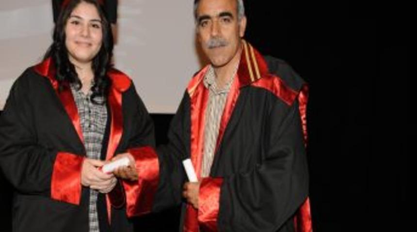 Hukuk Fak&uuml;ltesi Mezunlarını Uğurladı