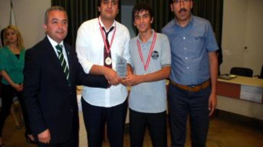 Liseler Arası M&uuml;nazara Yarışmasının Finali Yapıldı