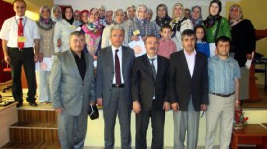 Artvin'de Ebeveynlere, &Ccedil;ocukla Iletişim Eğitimi Verildi