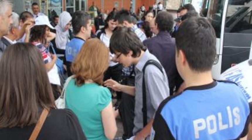 Polis, Finale Kalan &Ouml;ğrencileri İstanbul Gezisi'ne G&ouml;nderdi
