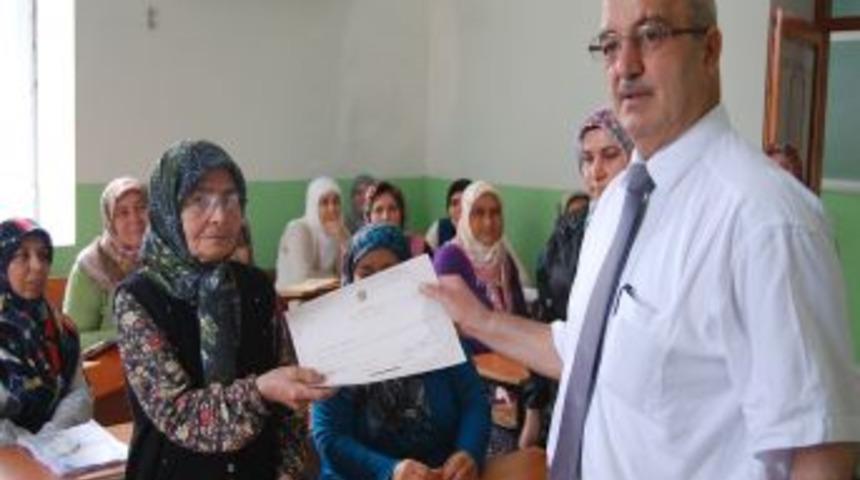 Kur'an-ı Kerim Okumayı 81 Yaşında &Ouml;ğrendi