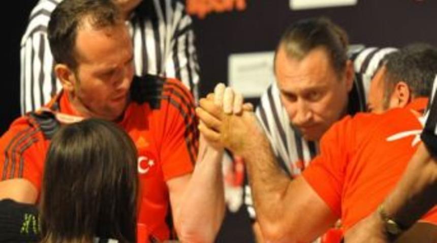 İSKİ M&uuml;hendisi Bilek G&uuml;reşinde Avrupa Ikincisi Oldu