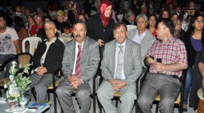 Salihli Cumhuriyet İlk&ouml;ğretim'de Mezuniyet Coşkusu