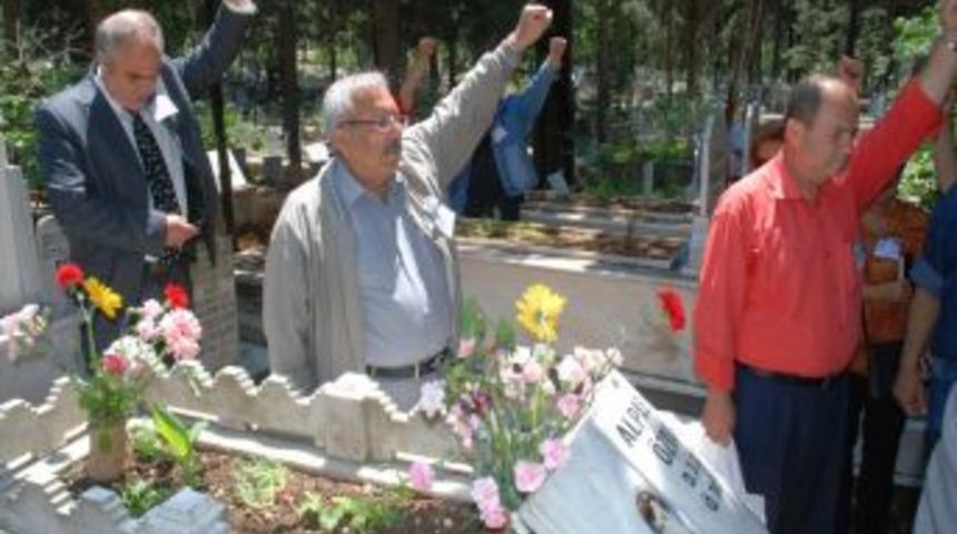 Alpaslan &Ouml;zdoğan, Kabri Başında Anıldı