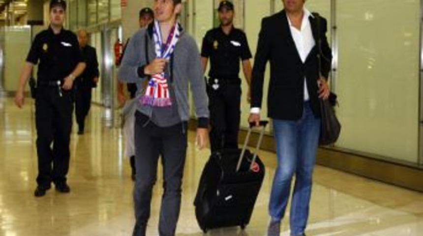 Emre, Madrid'e Geldi, Imzayı Attı, Lizbon'a Döndü